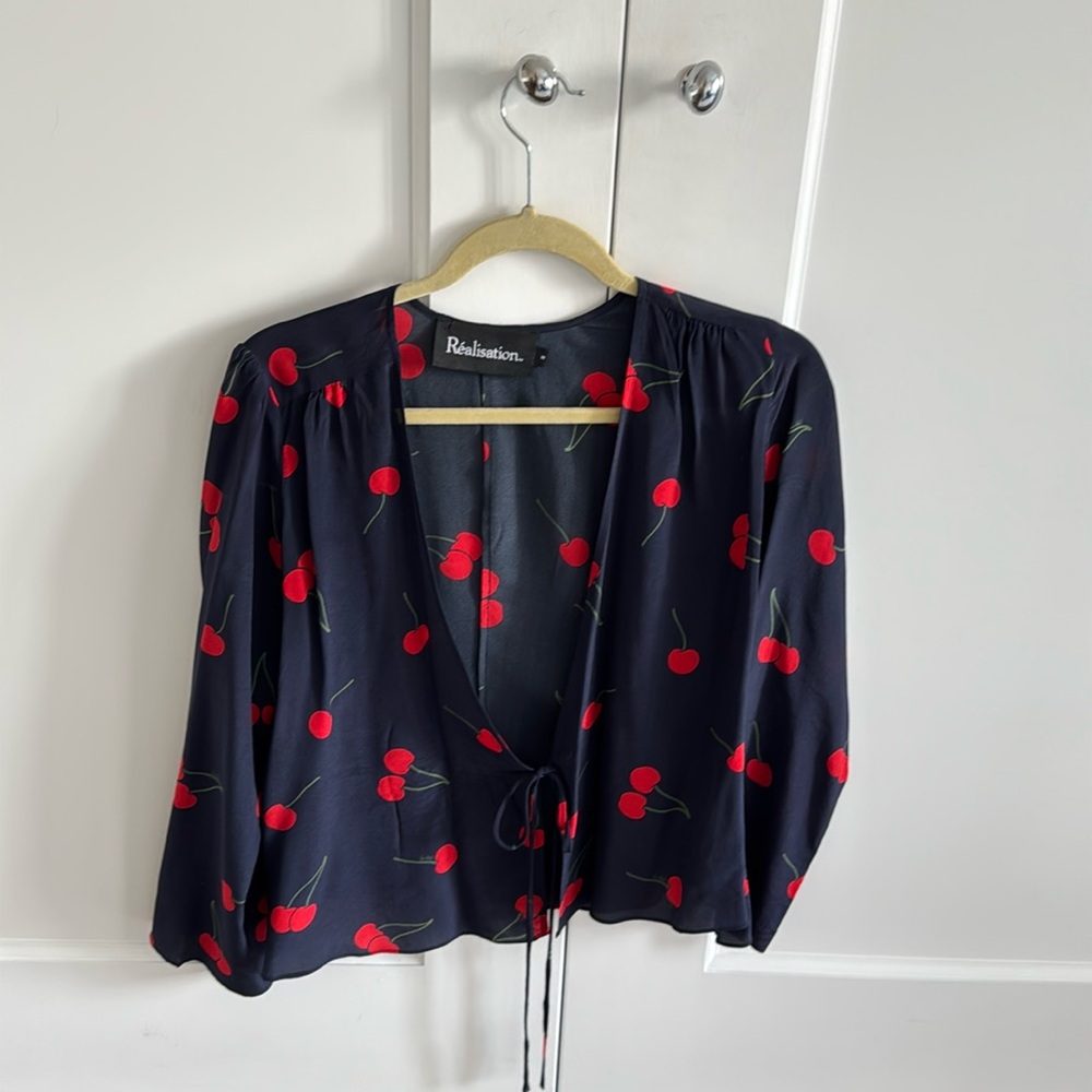 Realisation Par Cherry tie top size M